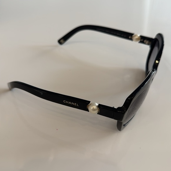 Chanel Pearl Collection Sunglasses 5132-H Black - Picture 2 of 9